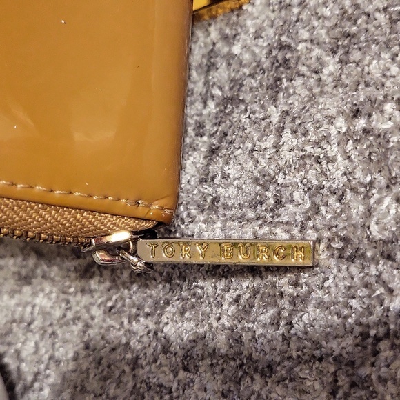 Tory Burch Caramel Patent Leather  Zip Around Wallet - Picture 3 of 16